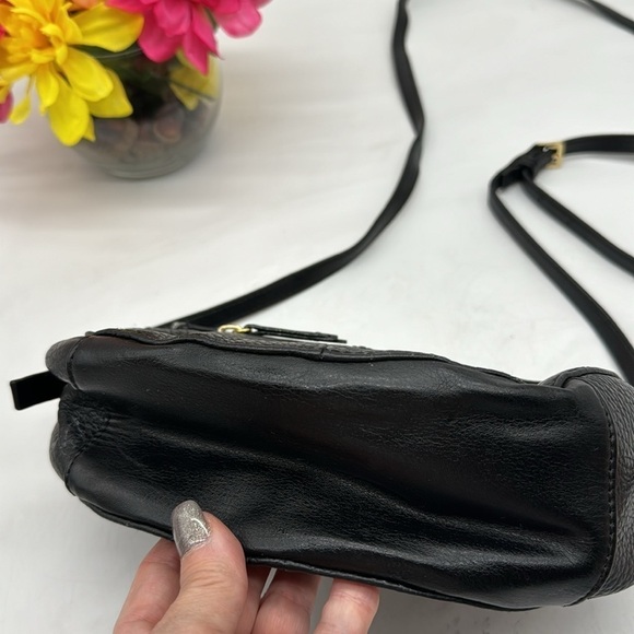 Tignanello Black Pebble Leather Crossbody Bag BP4771B - Picture 8 of 12